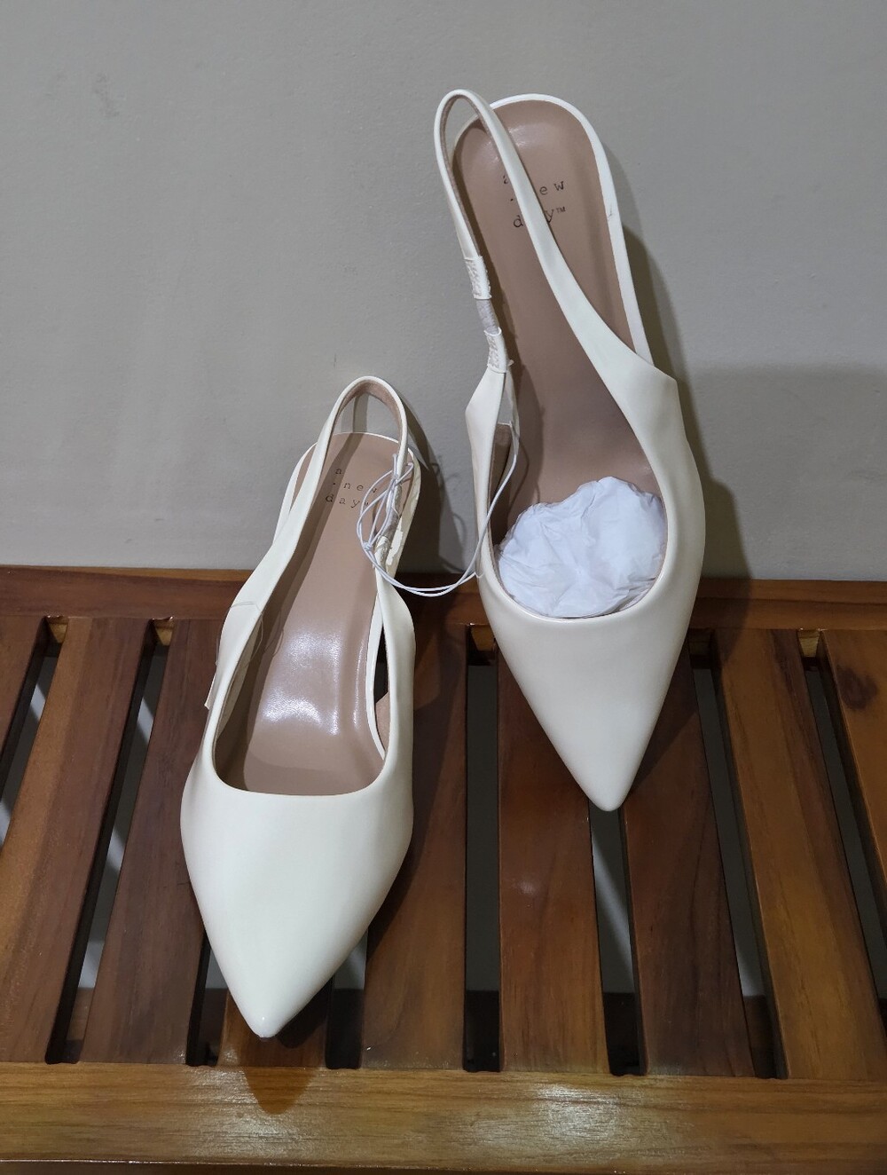 A New Day Cream Slingback Pointed-Toe Pumps Size 11W NEW